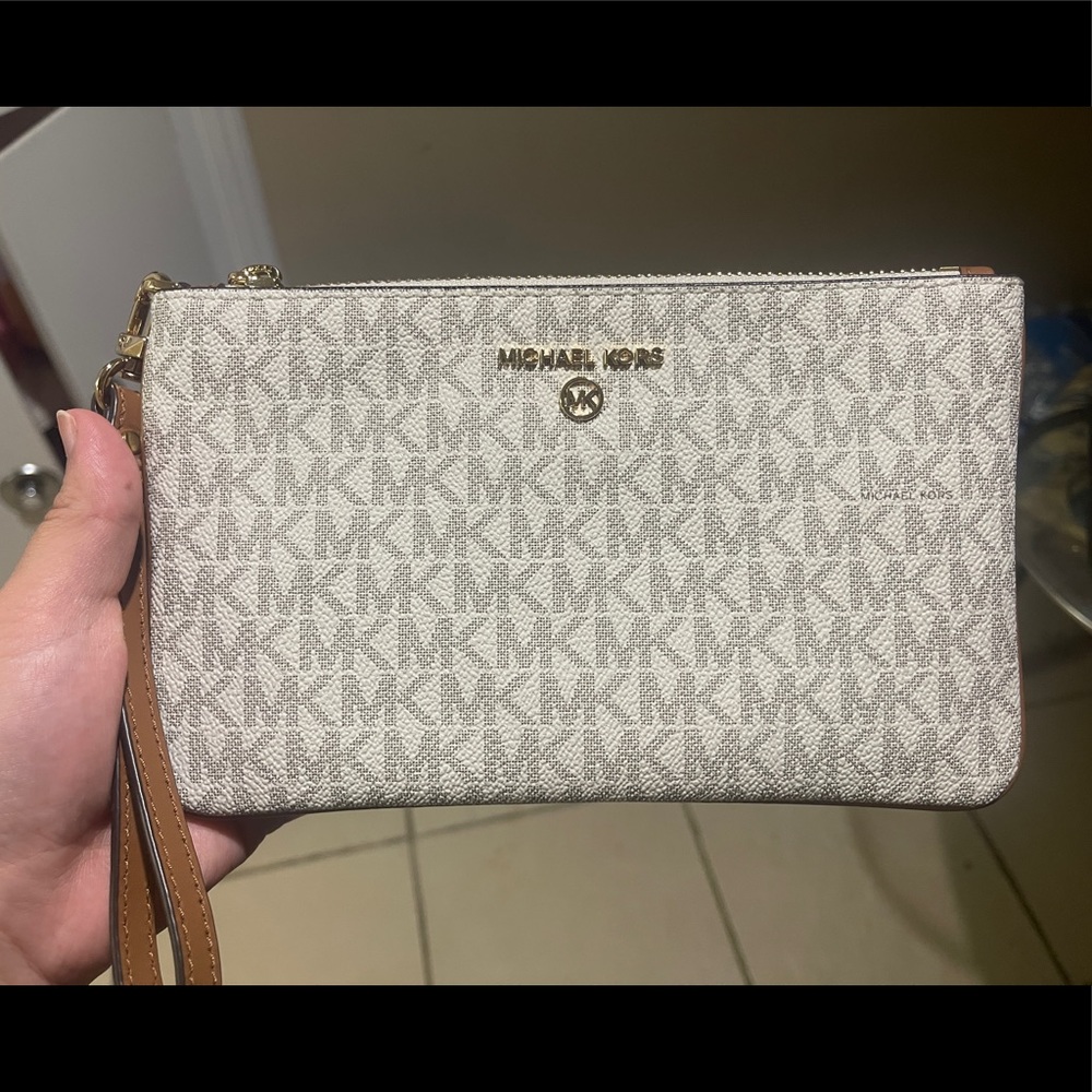 Michael kors wristlet